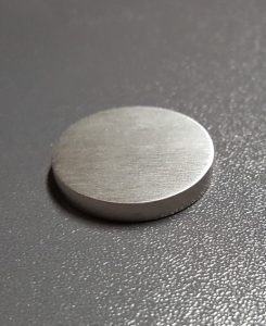 stalowy element dekoracyjny okragly
