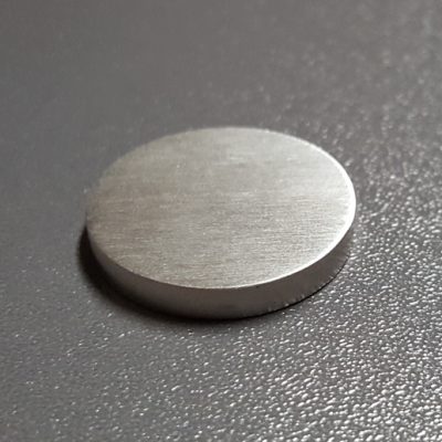 stalowy element dekoracyjny okragly